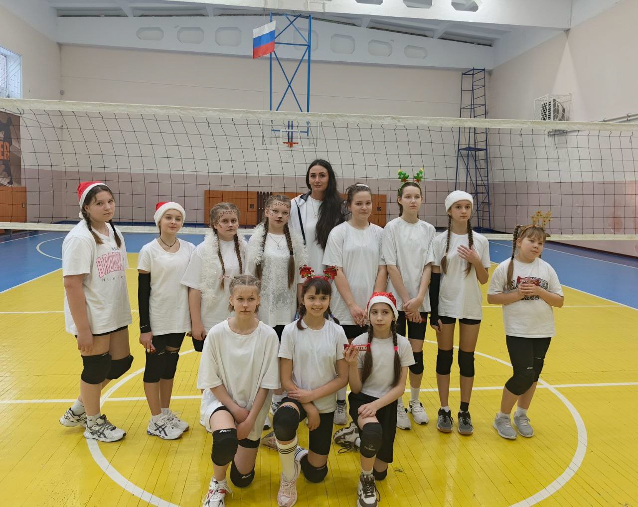 Товарищеские игры по волейболу на призы "Дед Мороза"(г. Заводоуковск)