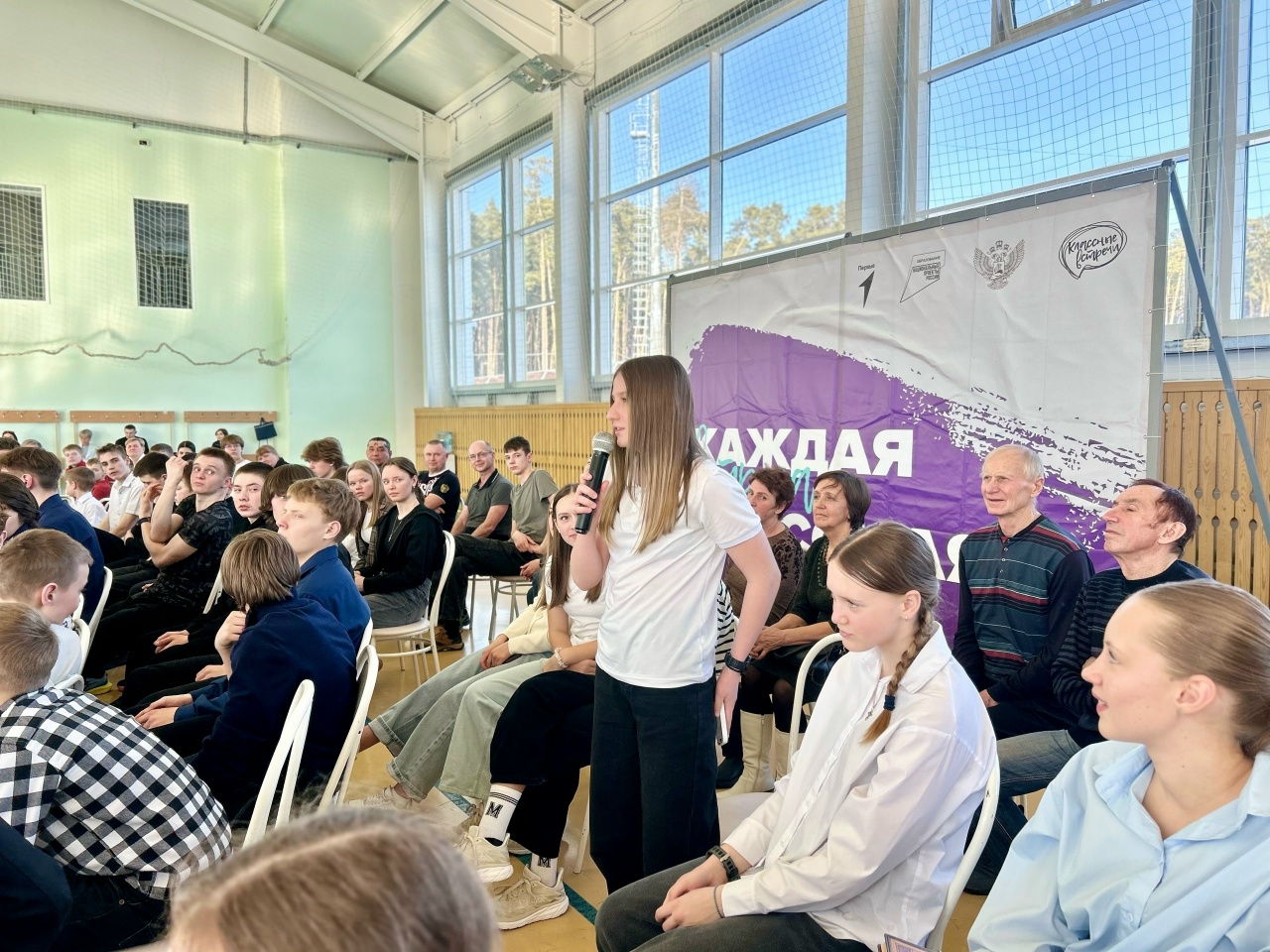 В спортивной школе Заводоуковска прошла встреча воспитанников с легендарным биатлонистом, заслуженным мастером спорта, многократным чемпионом мира и призёром Олимпийских игр Виктором Майгуровым.