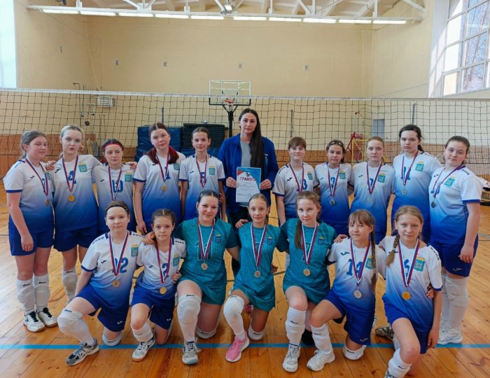 Первенство спортивной школы Ялуторовска по волейболу среди команд девушек 2013 - 2014 г. р. и младшей возрастной группы (г. Ялуторовск)